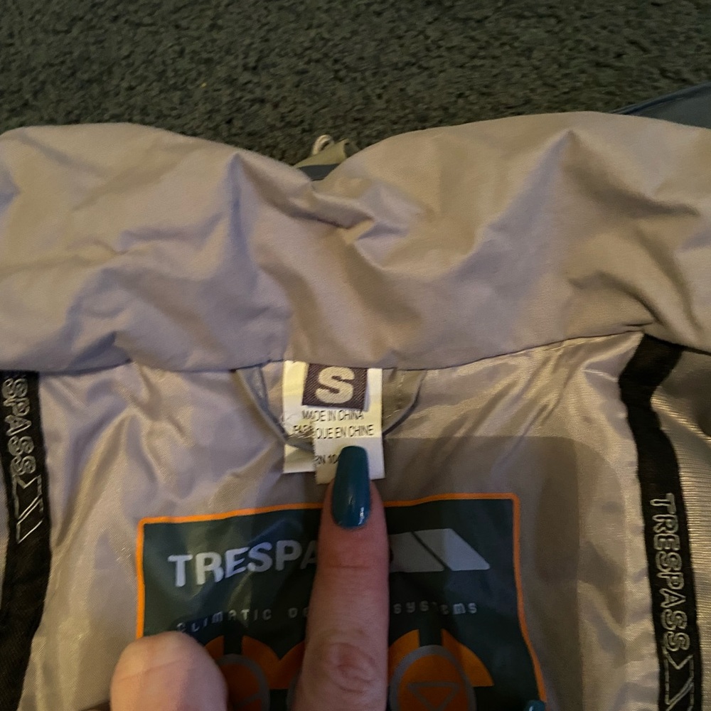 Trespass Jacket - Picture 3 of 6